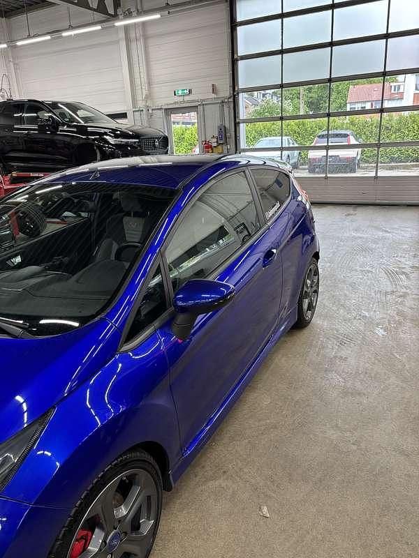 Blauw Gebruikt 2014 Ford Fiesta ST Hatchback | € 9.000 (Eerlijke prijs) - Afbeelding 1/4
