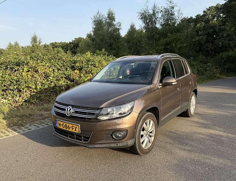 Bruin Gebruikt 2012 VW Tiguan Sport SUV | € 7.900 (Goede deal) - Afbeelding 1/4