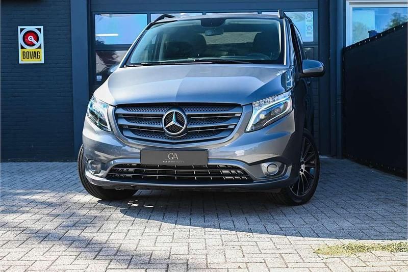 Grijs Gebruikt 2019 Mercedes Vito MPV | € 24.900 (Duur) - Afbeelding 1/4