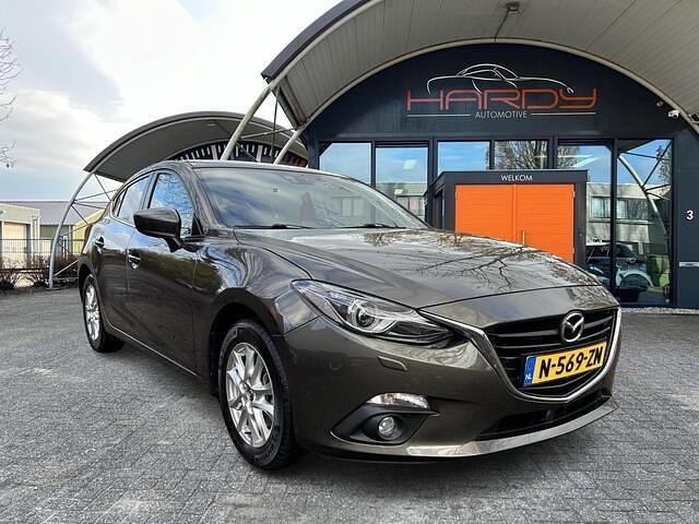 Grijs (metallic) Gebruikt 2015 Mazda 3 Hatchback | € 14.880 (Eerlijke prijs) - Afbeelding 1/4