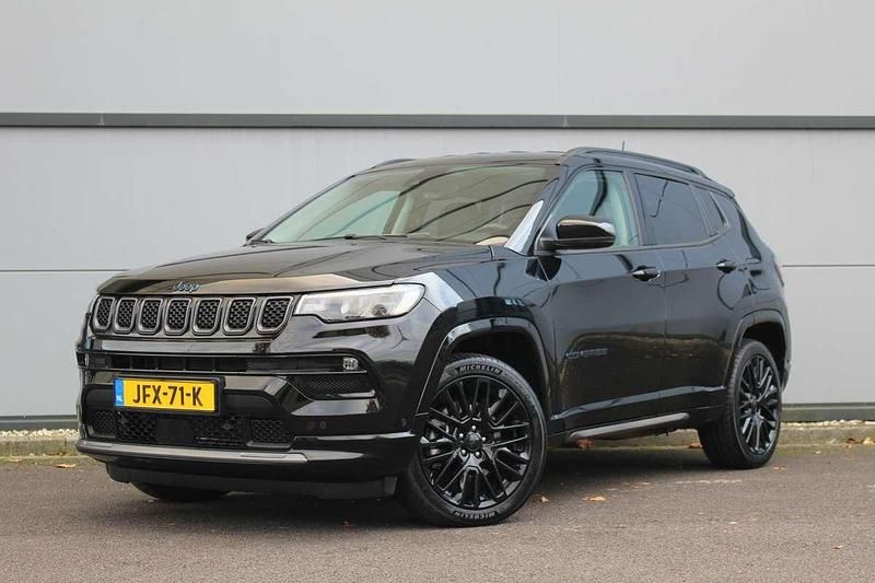 Zwart Gebruikt 2022 Jeep Compass SUV | € 28.900 (Eerlijke prijs) - Afbeelding 1/4