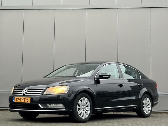 Zwart Gebruikt 2012 VW Passat Sedan | € 5.950 (Eerlijke prijs) - Afbeelding 1/4