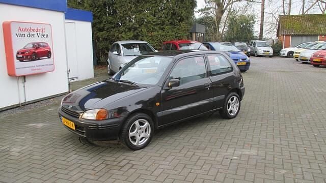 Zwart Occasion 1997 Toyota Starlet Hatchback | € 2.295 (Eerlijke prijs) - Afbeelding 1/4