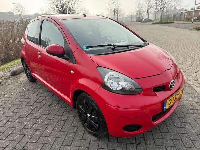 Occasion Toyota Aygo Comfort 68 PK (50 kW) 2010 Rood Hatchback