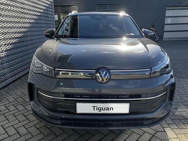 Nieuw VW Tiguan Edition 204 PK (150 kW) 2025 Grijs SUV