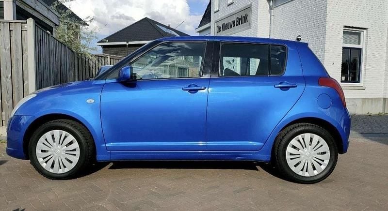 Blauw Gebruikt 2005 Suzuki Swift GLS Hatchback | € 2.500 (Eerlijke prijs) - Afbeelding 1/4