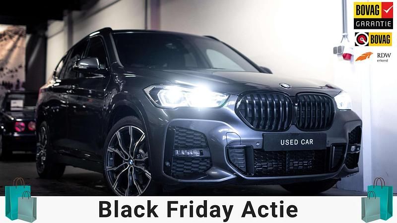 Grijs Gebruikt 2022 BMW X1 Shadowline SUV | € 32.490 (Eerlijke prijs) - Afbeelding 1/4