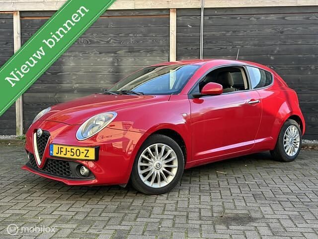 Rood Gebruikt 2017 Alfa Romeo MiTo Super Hatchback | € 8.950 (Eerlijke prijs) - Afbeelding 1/4