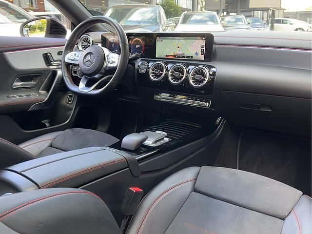 Occasion Mercedes CLA200 Shooting Brake AMG 165 PK (121 kW) 2021 Wit koplampen adaptief Stationwagen
