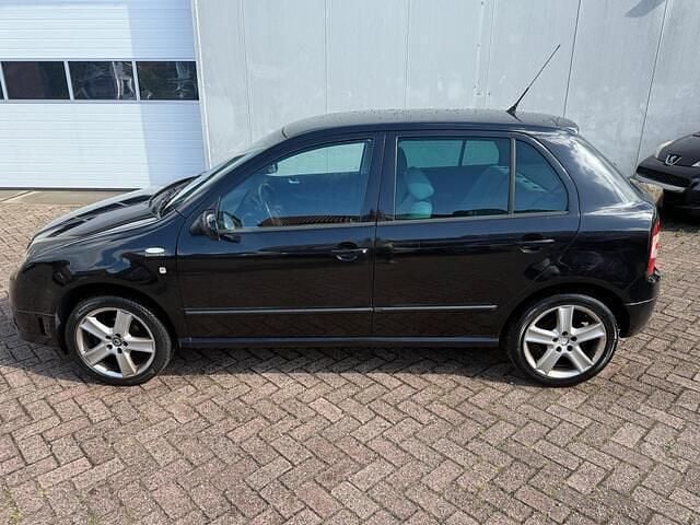Zwart Gebruikt 2005 Skoda Fabia Elegance Hatchback | € 1.650 (Eerlijke prijs) - Afbeelding 1/4