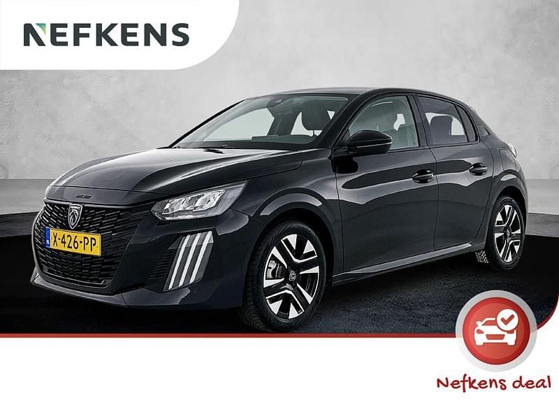 Zwart Gebruikt 2023 Peugeot 208 Allure Hatchback | € 18.725 (Eerlijke prijs) - Afbeelding 1/4
