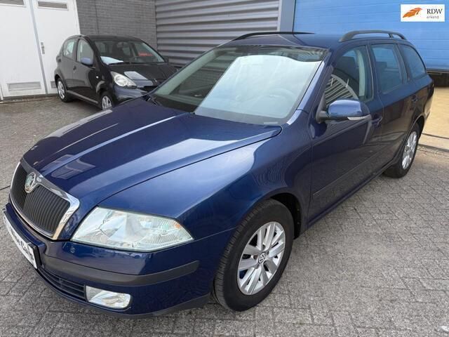 Blauw, metallic lak Gebruikt 2006 Skoda Octavia Ambiente Stationwagen | € 1.950 (Eerlijke prijs) - Afbeelding 1/4