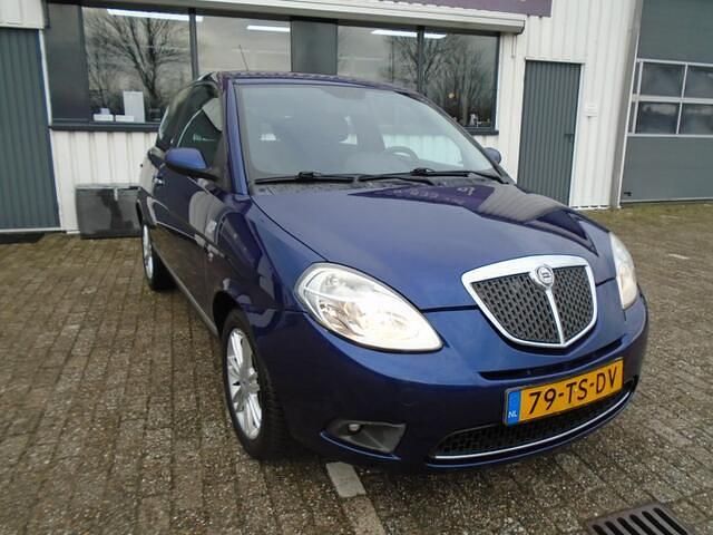 Blauw (metallic) Occasion 2007 Lancia Ypsilon Hatchback | € 2.150 (Eerlijke prijs) - Afbeelding 1/4
