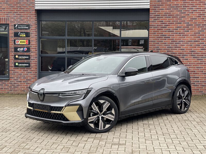Grijs Gebruikt 2022 Renault Mégane Iconic Hatchback | € 28.950 (Eerlijke prijs) - Afbeelding 1/4