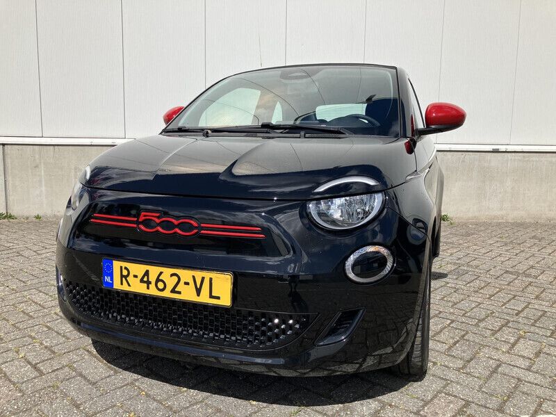 Zwart Gebruikt 2022 Fiat 500C Red Cabriolet | € 20.900 (Eerlijke prijs) - Afbeelding 1/4