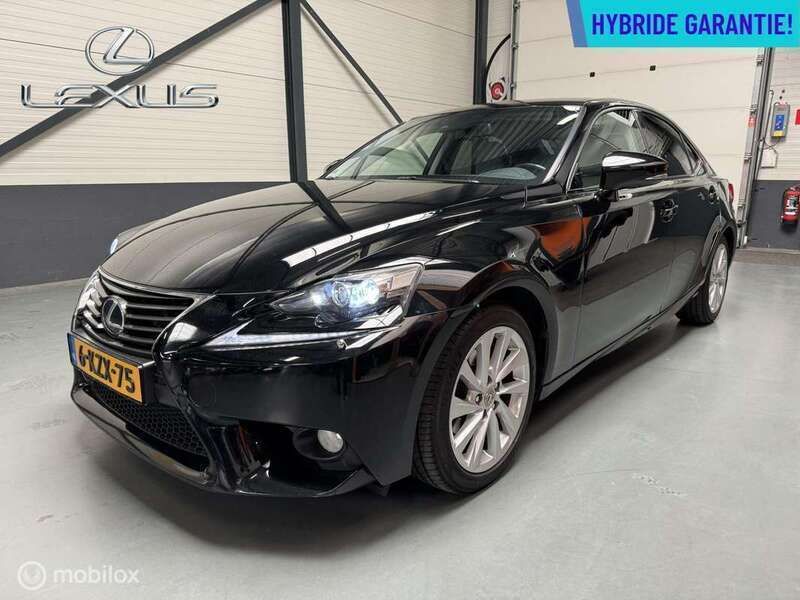 Zwart Gebruikt 2013 Lexus IS300h Sedan | € 13.750 (Duur) - Afbeelding 1/4