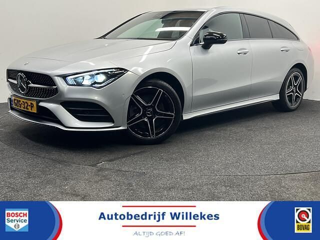 Grijs, metallic lak Gebruikt 2020 Mercedes CLA250 Shooting Brake Stationwagen | € 31.950 - Afbeelding 1/4