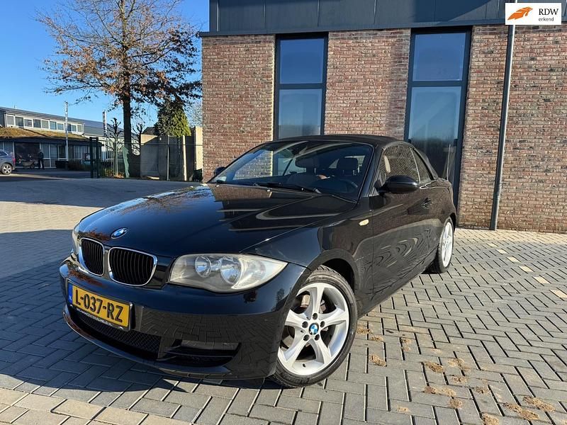 Zwart Gebruikt 2009 BMW 118 Cabriolet Cabriolet | € 6.250 (Eerlijke prijs) - Afbeelding 1/4