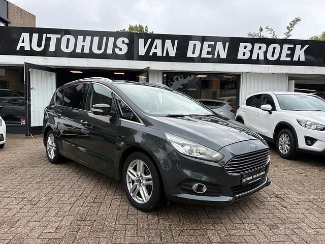 Grijs Gebruikt 2016 Ford S-MAX Titanium MPV | € 15.445 (Eerlijke prijs) - Afbeelding 1/4
