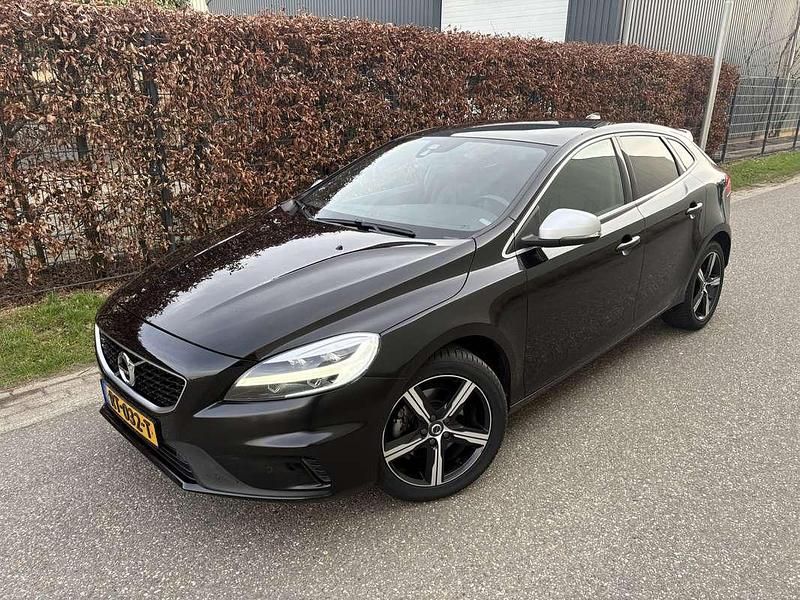 Occasion Volvo V40 Business Edition 191 PK (140 kW) 2018 Zwart Hatchback