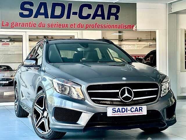 Grijs Gebruikt 2016 Mercedes GLA180 AMG line SUV | € 16.990 (Eerlijke prijs) - Afbeelding 1/4