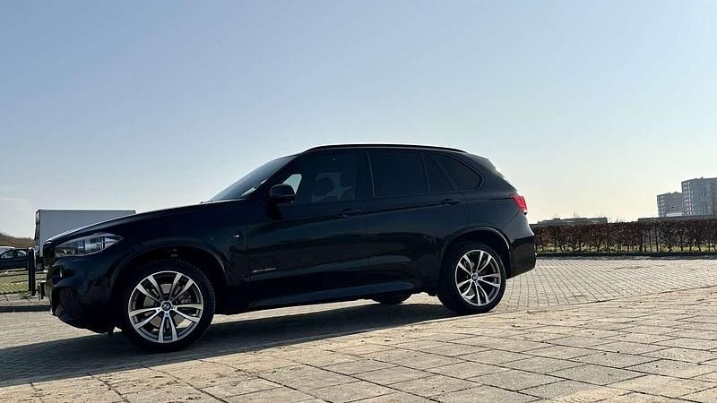 Zwart Gebruikt 2015 BMW X5 Executive SUV | € 28.900 (Iets duurder) - Afbeelding 1/4
