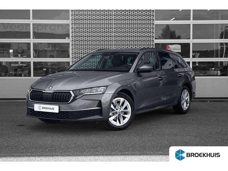 Grijs Gebruikt 2024 Skoda Octavia First Edition Stationwagen | € 29.900 (Goede deal) - Afbeelding 1/4