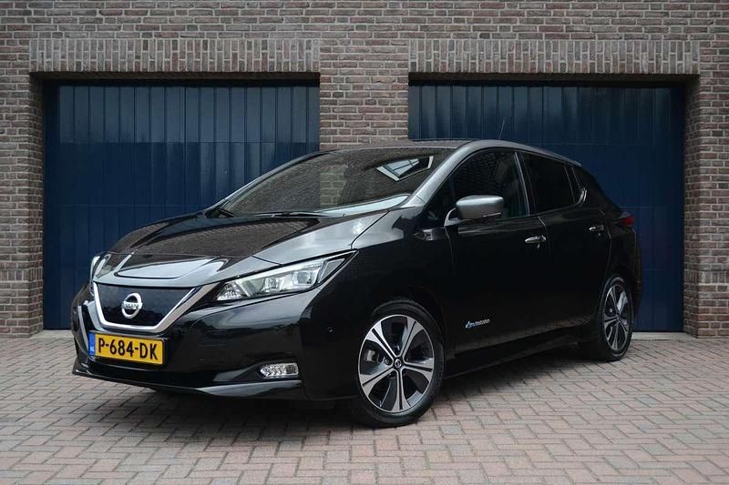 Zwart Gebruikt 2020 Nissan Leaf Tekna Hatchback | € 12.450 (Goede deal) - Afbeelding 1/4