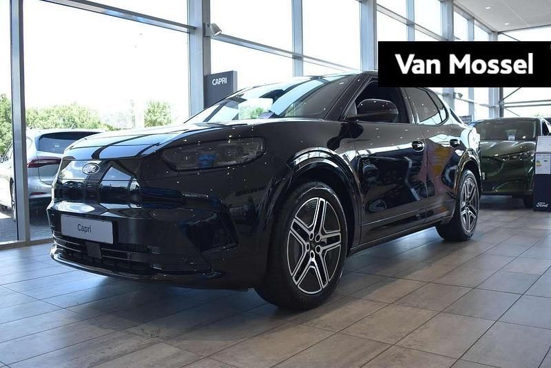 Zwart Nieuw 2025 Ford Capri Premium SUV | € 47.620 - Afbeelding 1/2