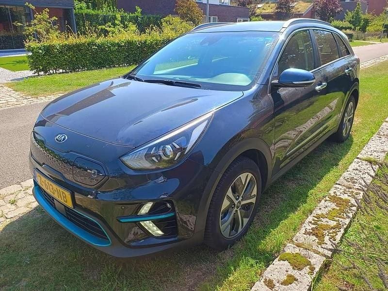 Zwart Gebruikt 2022 Kia e-Niro SUV | € 22.950 - Afbeelding 1/4
