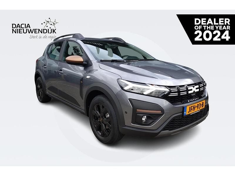 Grijs Occasion 2025 Dacia Sandero Stepway Hatchback | € 23.550 (Duur) - Afbeelding 1/4