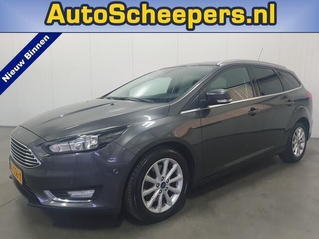 Grijs, metallic lak Gebruikt 2016 Ford Focus Titanium Stationwagen | € 9.995 (Goede deal) - Afbeelding 1/4
