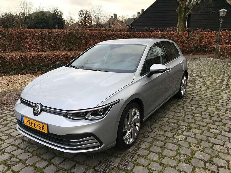 Occasion VW Golf VIII Life 110 PK (80 kW) 2020 Zilver Hatchback