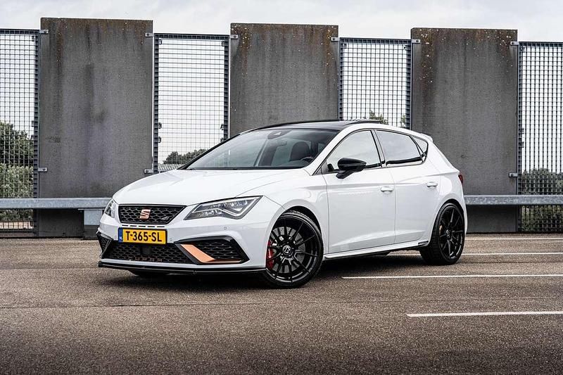 Wit Gebruikt 2017 Cupra Leon Hatchback | € 25.999 (Iets duurder) - Afbeelding 1/4