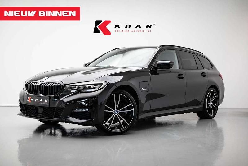 Zwart Gebruikt 2022 BMW 320e Executive Stationwagen | € 28.950 (Super prijs) - Afbeelding 1/4