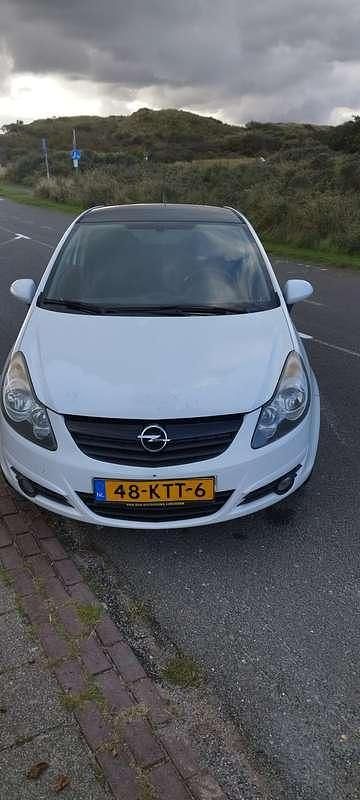 Wit Gebruikt 2010 Opel Corsa Coupé | € 2.800 (Eerlijke prijs) - Afbeelding 1/4
