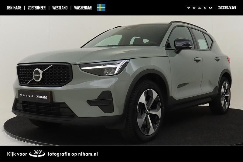 Groen Gebruikt 2025 Volvo XC40 Plus SUV | € 42.690 (Eerlijke prijs) - Afbeelding 1/4