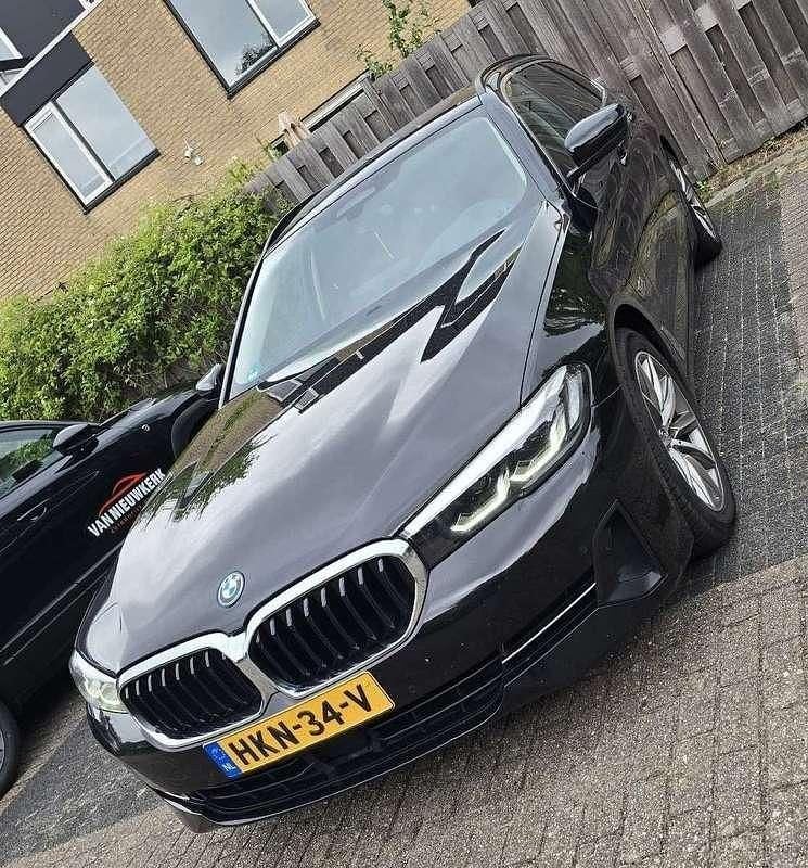 Zwart Gebruikt 2021 BMW 530 Stationwagen | € 30.999 (Goede deal) - Afbeelding 1/4