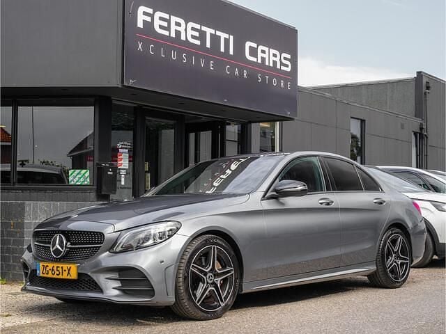 Grijs Gebruikt 2019 Mercedes C180 AMG Sedan | € 12.450 - Afbeelding 1/4