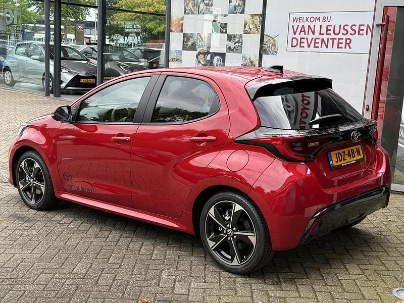 Occasion Toyota Yaris Executive 131 PK (96 kW) 2025 Rood Hatchback