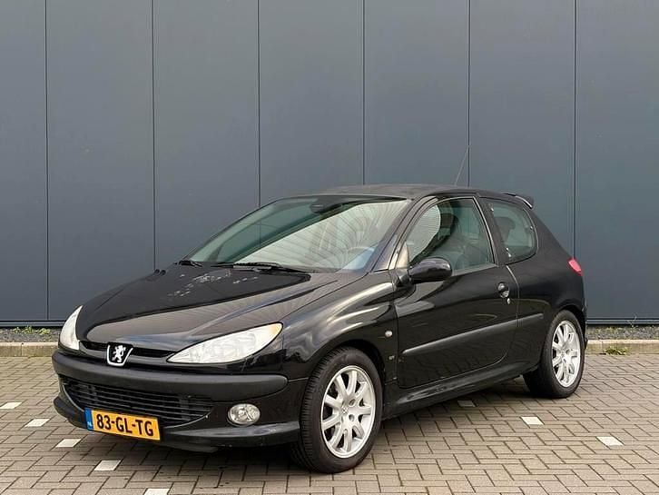 Gebruikt 2001 Peugeot 206 GTi Sedan | € 1.445 (Goede deal) - Afbeelding 1/4