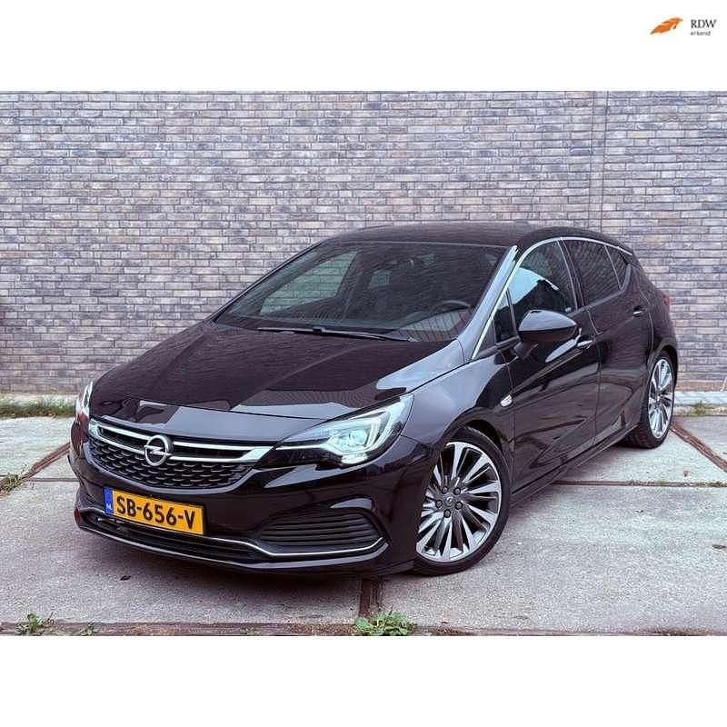 Zwart Gebruikt 2017 Opel Astra Innovation Hatchback | € 13.950 (Goede deal) - Afbeelding 1/4