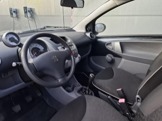 Occasion Peugeot 107 68 PK (50 kW) 2010 Grijs (metallic) Hatchback