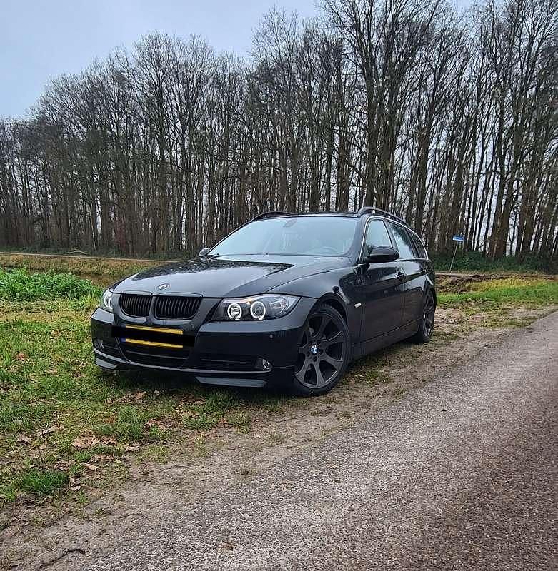 Zwart Gebruikt 2006 BMW 325 Stationwagen | € 7.000 (Eerlijke prijs) - Afbeelding 1/4