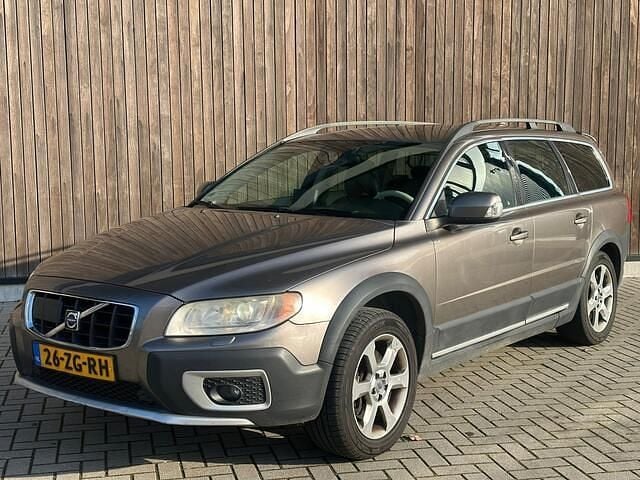 Grijs (metallic) Occasion 2008 Volvo XC70 Summum Stationwagen | € 3.750 (Goede deal) - Afbeelding 1/4