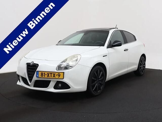 Wit Gebruikt 2012 Alfa Romeo Giulietta Distinctive Hatchback | € 7.750 (Eerlijke prijs) - Afbeelding 1/4