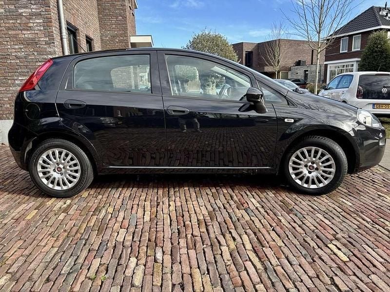 Occasion Fiat Punto Lounge 69 PK (50 kW) 2017 Zwart Hatchback