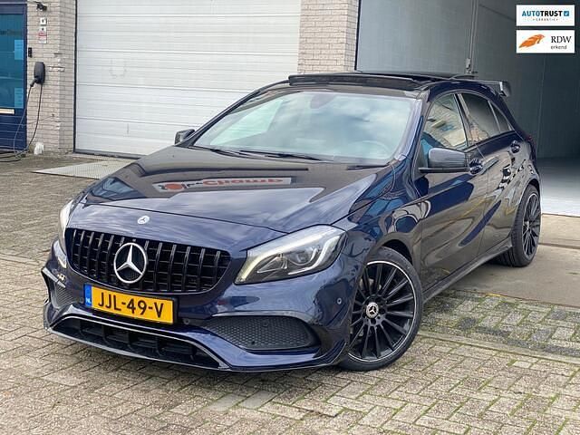 Blauw Gebruikt 2017 Mercedes A45 AMG Business Hatchback | € 17.450 - Afbeelding 1/4