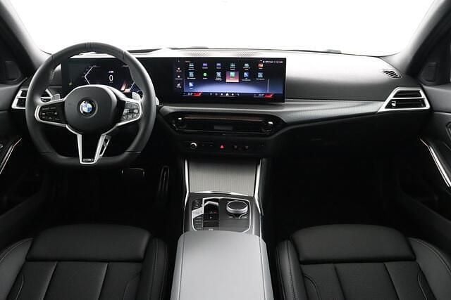 Nieuw BMW 318 Comfort Edition 156 PK (114 kW) 2026 Grijs Sedan