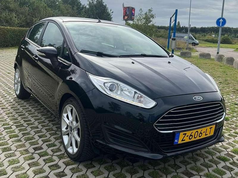 Zwart Gebruikt 2015 Ford Fiesta Titanium Hatchback | € 8.950 (Eerlijke prijs) - Afbeelding 1/4